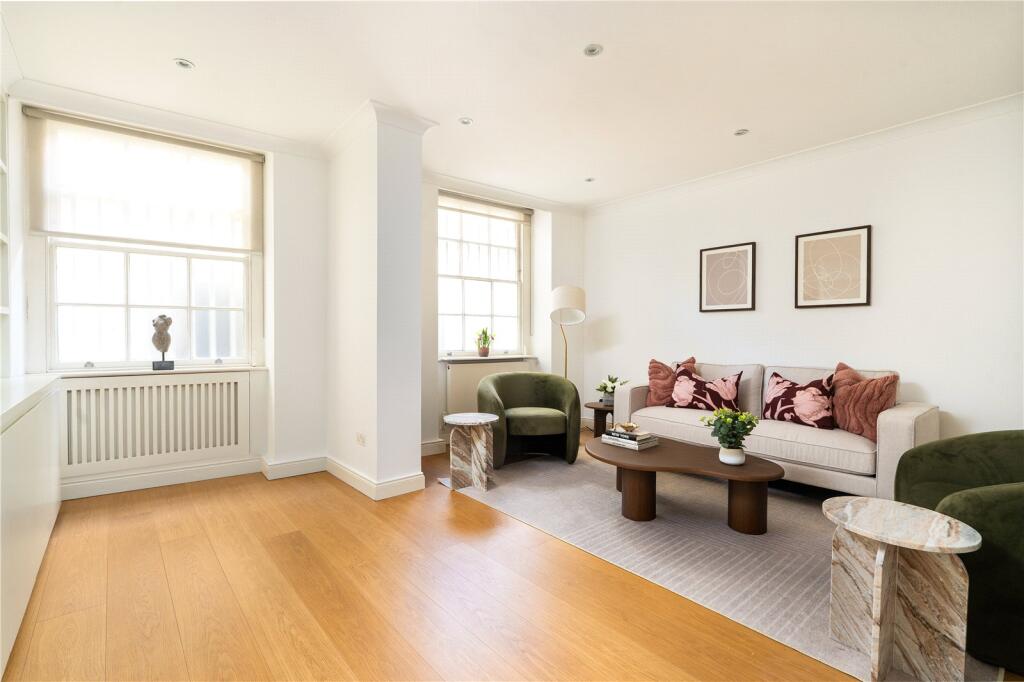 3 bedroom maisonette for sale in Connaught Square, Hyde Park, London, W2